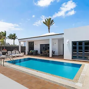 Villa Mamma Mia Pool Heat Private & Jacuzzi, Playa Blanca (Lanzarote)